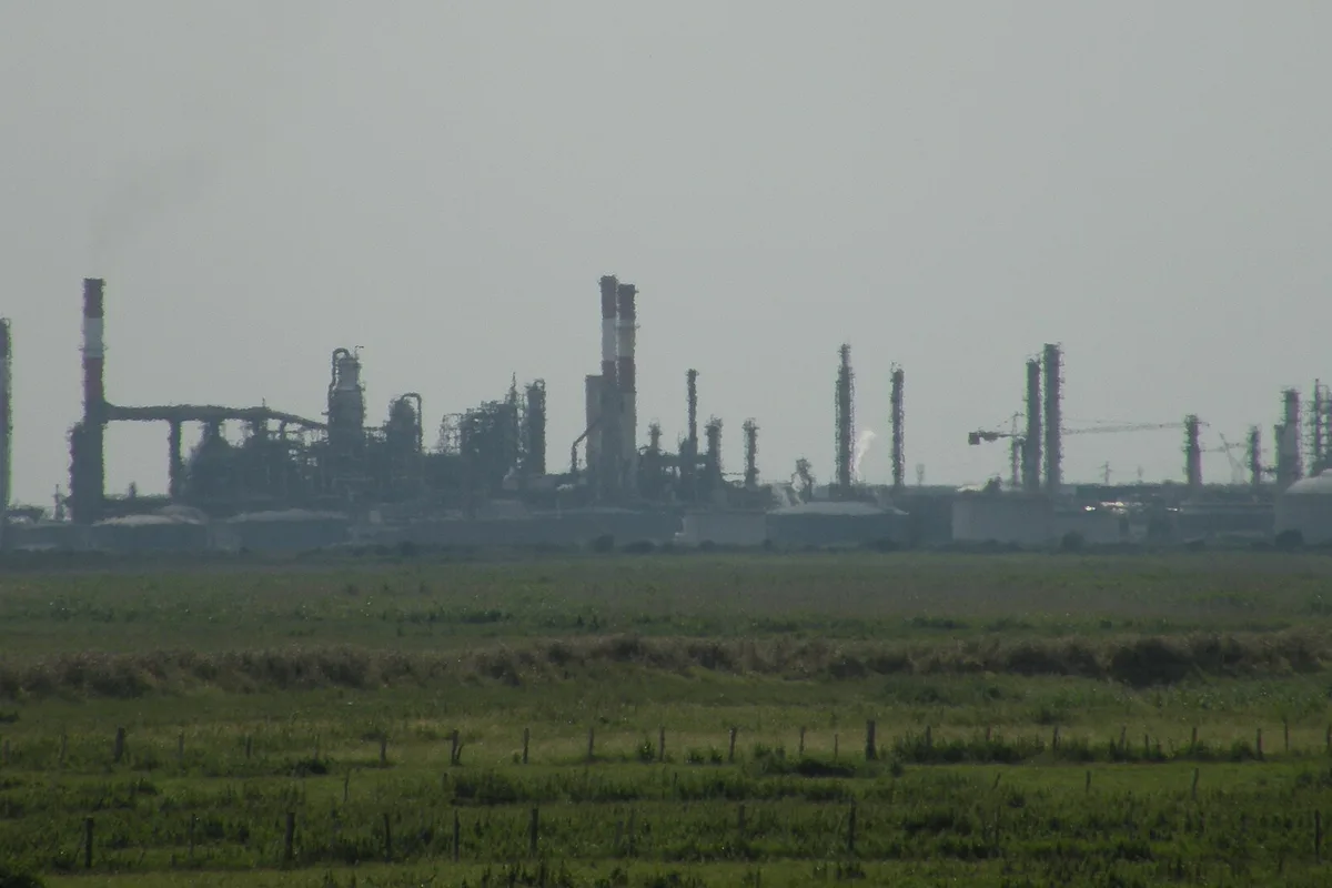 TotalEnergies eleva su objetivo de recompra de acciones a 2.500 millones de dólares gracias al petróleo caro