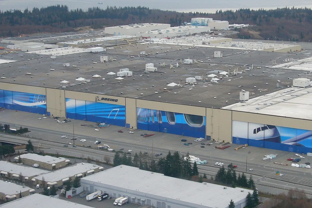 Boeing entrega 171 aviones en el segundo trimestre, supera lo esperado y la acción encadena una semana al alza