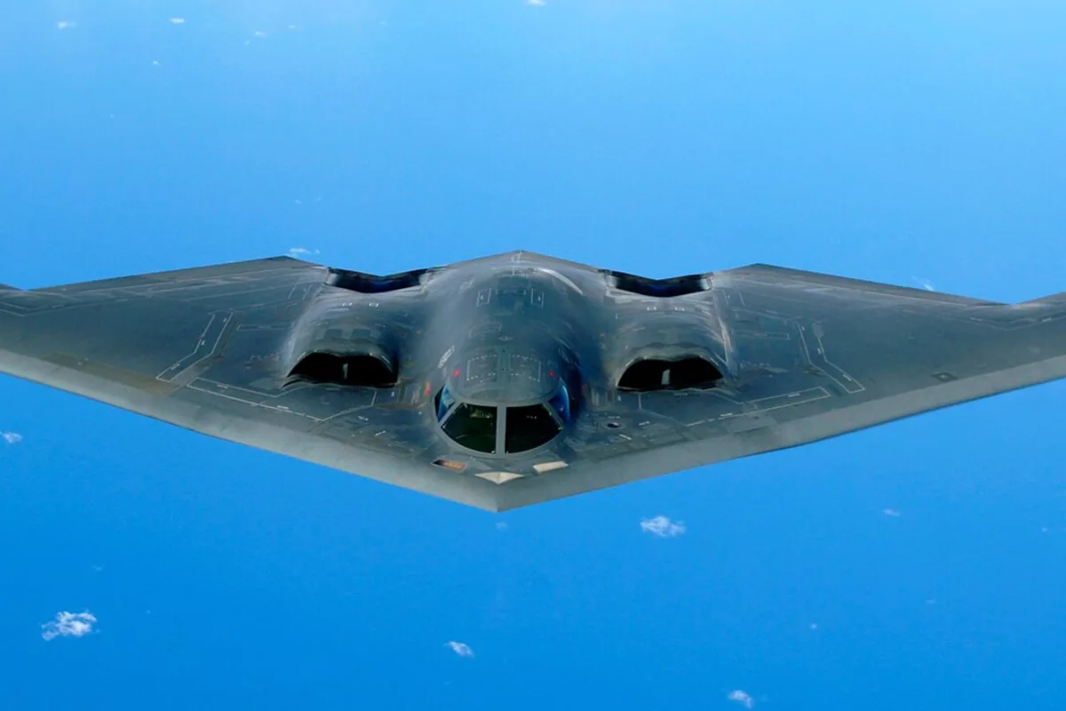 Northrop Grumman bate previsiones y eleva su guía anual, pero la acción cae un 2,5% por dudas sobre márgenes
