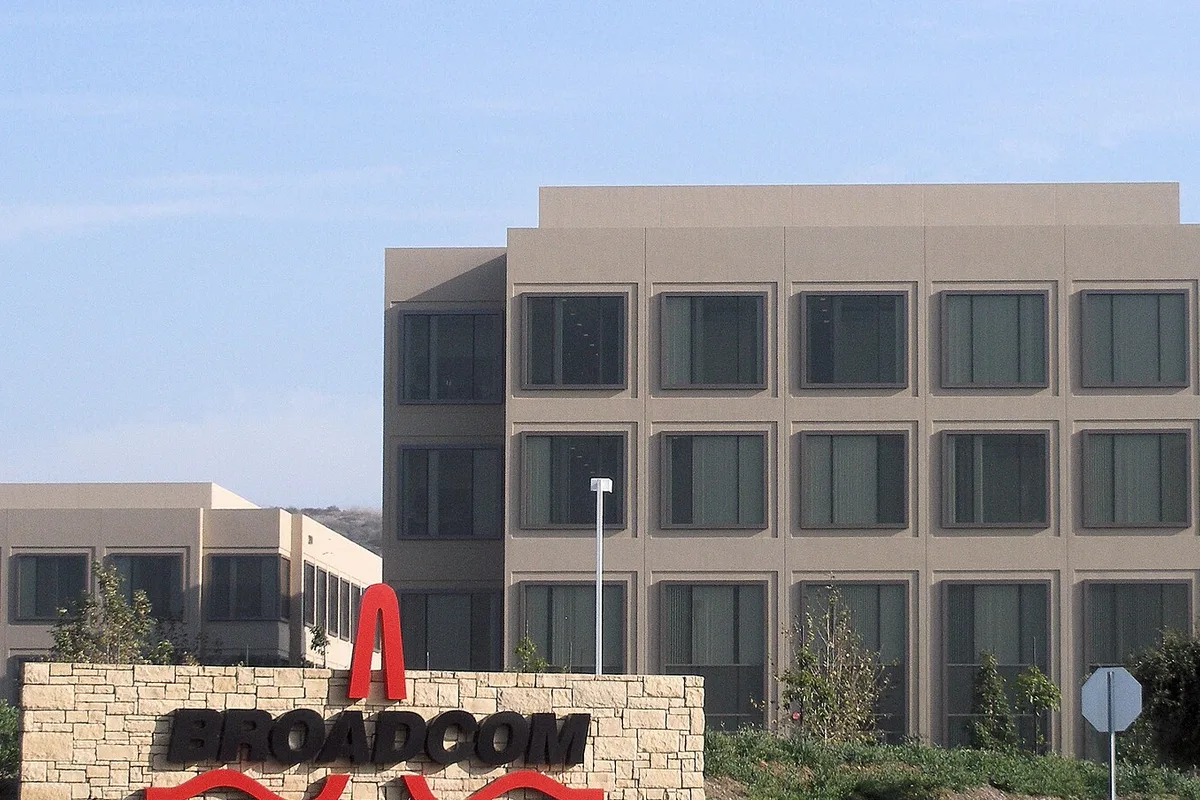 El chip se desploma: dudas sobre las valoraciones de la IA y el miedo a Ormuz hunden a Broadcom y Nvidia