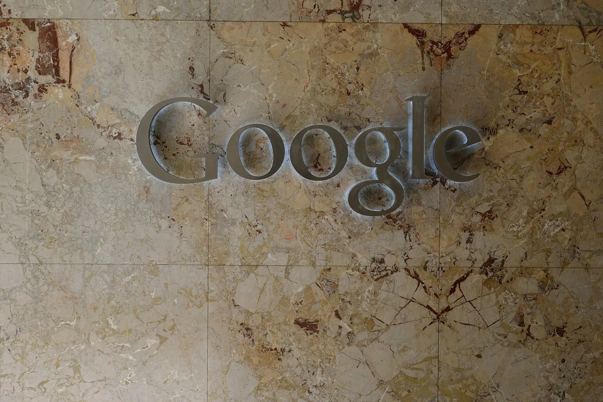 Alphabet bate previsiones con su nube creciendo un 64%, pero la acción cae al anunciar 190.000 M$ de inversión en IA