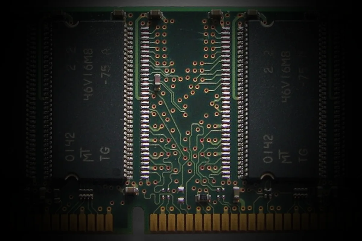 Micron se desploma cerca de un 5% arrastrada por el hundimiento de su rival SK Hynix