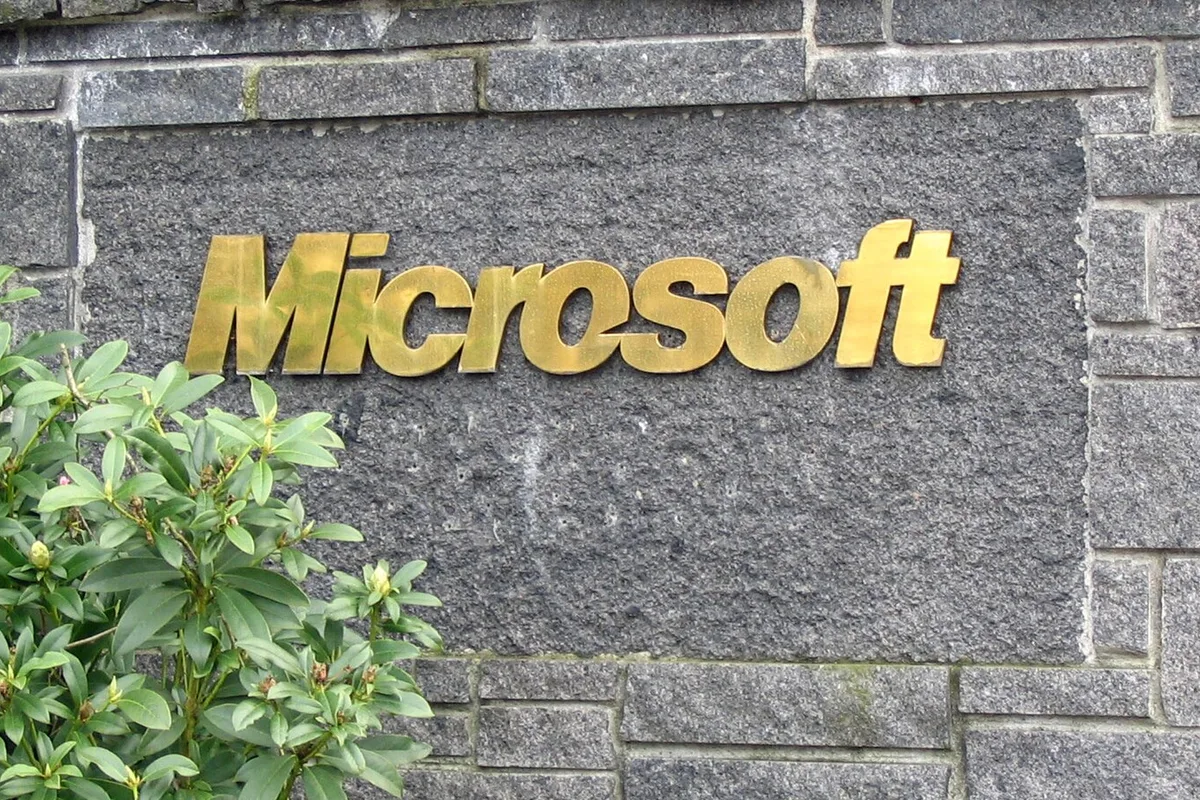 Microsoft calla las dudas de golpe: Azure crece un 43%, su mejor ritmo desde 2022, y la acción se dispara un 8%