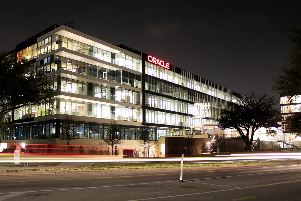 Oracle marca mínimos de 14 meses: el contrato de 300.000 M$ con OpenAI se lee ahora como un riesgo