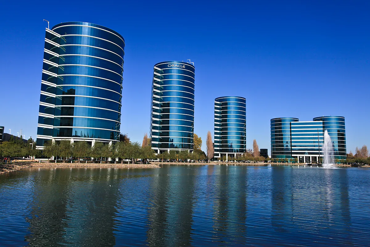 Oracle debe 125.000 M$ y paga 1.400 M$ de intereses cada trimestre: el debate ya no es el crecimiento